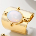 Brede 18K vergulde ring met een ovale witte opaal en gouden kralen versieringen - Verstelbaar Open / Witte Opaal (SR21012304W)