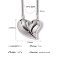 Macro-opname van de gepolijste hartvormige hanger met slangenketting van roestvrij staal - Glanzende Zilveren Stijl (SN24022701S)
