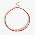Collar de moda con cuentas acrílicas rojas, dije de pez de acero y cierre dorado - Cadena de Cuentas Roja