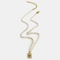 Collana di perle dorate con ciondolo a conchiglia quadrato e chiusura a moschettone - Collana di Conchiglia