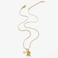 Collana dorata con lettera R e perla a goccia su una catena minimalista con curva a S - Collana Lettera R
