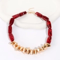 Minimalist choker with red marble resin beads and golden metallic irregular links - Gold Metal / Red