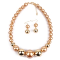 Set gioielli con perle color champagne dorato con collana scalata e orecchini a goccia - Caffè