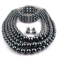 Dreiteiliges dunkelgraues mehrlagiges Perlen-Schmuckset mit Kette Armband und Ohrringen - Gunmetal