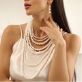 Ensemble élégant de colliers de perles blanches en cascade avec boucles d'oreilles assorties - Collier Et Boucles d'Oreilles / Blanc Crème