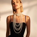 Parure de bijoux élégante collier de perles multicouches et boucles d'oreilles à fleurs - Style Multi-rangs à Fermoir Fleur Élégant (8390 Blanc)