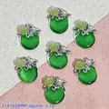 Detailansicht der grünen Katzenaugen-Apfelanhänger mit Blumenperlen und Größenangaben - Katzenaugenstein Blume Anhänger (G198)