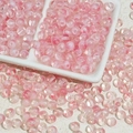 Détail macro de perles en verre rose clair 6-8mm avec texture craquelée pour bijoux DIY - Perle de verre crémeuse (A87)