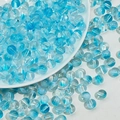Détail macro de perles en verre dégradé bleu ciel pour bijoux DIY et colliers - Perle de verre crémeuse (A82)