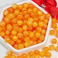 Polierte orangefarbene runde Harzperlen in einer Sechseckschale für DIY-Schmuckherstellung - 10mm Goldgelb