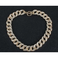 Detailopname van gouden Cubaanse schakelketting met micro-pave strassteentjes en OT-sluiting - 35cm / Goud