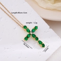 Gouden kruis ketting met smaragdgroene zirkonia stenen en verstelbare fijne schakels - Smaragdgroene Ovale Zirkonia Kruis Stijl (A1003)