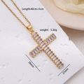 Gouden kruisketting met baguette-geslepen zirkonia en een 40+5cm verstelbare ketting - Grote Heldere Baguette Zirkonia Kruis Stijl (A1009)