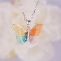 Collar de mariposa de resina colorida con degradado brillante y detalles de circón - Mariposa Multicolor (A2880)