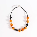 Halloween kralenketting met oranje vleermuispatronen en zwarte kralen op een witte basis - Vleermuis Patroon (NK25440) / Oranje