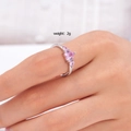 Anillo ajustable de plata con tres piedras rosas de corazón y banda con grabados - Estilo de Conjunto de Triple Corazón (Rosa 095)