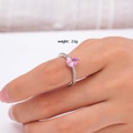 Anillo de corazón rosa talla pera en acabado plateado con piedras laterales, 2,5g - Estilo de Corazón en Forma de Pera (Rosa 101)