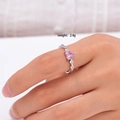 Anillo con gema de corazón rosa en acabado plateado y circonitas laterales, de 2,4g - Estilo de Corazón de Mosaico (Rosa 102)