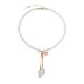 Elegante parelketting met roze vlinderhanger en barokke stijl druppelparels - Roze
