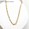 Dettaglio collana in acciaio inossidabile dorato con maglie ritorte su base bianca - 3mm Spessore 55CM Lungo / Oro