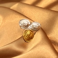 Moderner zweifarbiger Edelstahlring mit goldener Sonnenblume und Hammerschlag-Textur - Abstrakter Gehämmerter Zweifarbiger Stil (JZ-YS546-3)