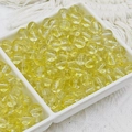 Vue détaillée de perles en verre jaune de 8mm pour la création de bijoux DIY artisanaux - Style Jaune Citron (A35) / 8mm (Moyen)