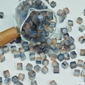 Détail de perles cubiques en verre de 7 mm avec dégradé versées pour bijoux artisanaux - 7mm / Dégradé Gris Bleu Rose