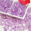 Macro-opname van paarse glazen kralen met goudfolie voor het maken van DIY-sieraden - J75 Geborsteld Transparant Bamboe Paars