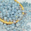 Dettaglio di perle di vetro blu chiaro dipinte a inchiostro per creazione gioielli DIY - Blu Inchiostro