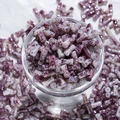 Détail macro de perles en céramique peintes à la main avec motifs d'encre violette - Style Bambou Peint Violet Cerise (J149)