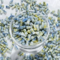 Détail des perles en porcelaine marbrées bleu et jaune pour création de bijoux - Style Bambou Peint Bleu Cyan (J151)