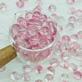 Rosa und klare Farbverlauf-Glasperlen in einer Glasschale für DIY-Schmuck - Kardamomroter Stil (A52) / 10mm (Groß)