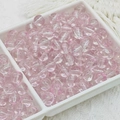 Perles en verre rose translucide pour bijoux DIY dans un plateau de tri blanc - Style Rose Tendre (A41) / 8mm (Moyen)