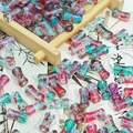 Vue macro de perles en résine 6x12mm style bambou avec motifs d'encre dorée pour bijoux DIY - Lavis à l'Encre Bambou Rouge Cyan (J226# 6x12mm)