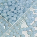 Macro-opname van 10mm lichtblauwe glazen kralen met krakelee-effect voor DIY-sieraden - Lichtblauw