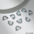 Detalle del dije de corazón plateado con piedra efecto ópalo y diamantes blancos, 20x15x4mm - Estilo Corazón Flechado (G136) / Azul Fantasía