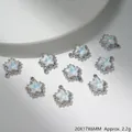 Detailansicht Sternanhänger in Silber mit irisierendem Stein und Kristallen, 20x17x6mm - Schneeflocke Stern Anhänger (G170)