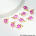 Detailansicht der rosa Wassertropfen-Anhänger mit Goldrand und kleinen Kristallen - Tröpfchen-Edelstein Anhänger (G148)