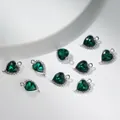 Vue détaillée du pendentif coeur en cristal vert 20x14mm avec cristaux micro-pave scintillants - Vert