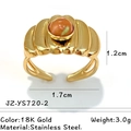 Ανοιχτό δαχτυλίδι από ανοξείδωτο ατσάλι 18K με στρογγυλή πορτοκαλί στικτή φυσική πέτρα - Χρυσό Κυματιστό Άκρο με Πορτοκαλί-Κόκκινη Πέτρα (JZ-YS720-2)