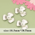 Flores de metal plateado pulido para joyería DIY con diámetro de 18,5 mm - Forma de Flor Sólida de 3 Pétalos 18.5mm (MF7102B)