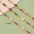 Cadena de circonitas de colores de 4,7mm con base de cobre bañada en oro 18K - 0,5m / Rectángulo Multicolor Dorado (C32104A)