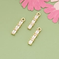 Tres colgantes de bambú en cobre bañado en oro 18k con tres circonitas transparentes - Estilo Circonia Transparente Dorado (MG0901)