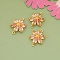 Drei goldene Blumen-Schmuckverbinder mit rosa Kristallen für DIY-Schmuckherstellung - Pfirsich (MF8615A)