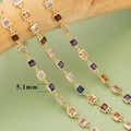 Piedras de circonita cuadrada de 5,1mm en cadenas doradas sobre una rama de madera clara - 0,5m / Piedra Cuadrada Multicolor Dorada (C35706A)