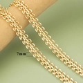 Primer plano detallado de cadena plana dorada de 7mm con acabado metálico pulido - Cadena de Anillos de Tres Filas-Dorado(C43305A)—【1m】