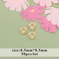 Makro-Detail von 8,5 mm goldenen hohlen Blumenperlenkappen für DIY-Schmuck - 8,5mm (50 Stück/Packung)