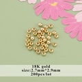 Vista dettagliata di 200 distanziatori placcati oro 18K 2,7x2,9mm per creazione gioielli - Stile (M91105)