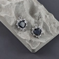 Détail de pendentifs en forme de cœur dorés 18 carats avec zircon noir et griffes - Cadre Argenté Zirconia Noir (M108505)
