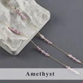 Detail der goldenen Edelstahlkette mit natürlichen Amethyst-Edelsteinperlen - Amethyst-Stil (C25503)